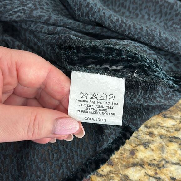 Jaeger Vintage Silk Blend Velvet Burnout Black Button Down Shirt Size M - Picture 6 of 9